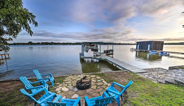 Lakefront Home < 3 Miles to Historic Granbury!