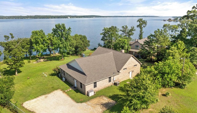 Lakefront Home! Relax and Enjoy Wide Open Views of Lake Palestine!