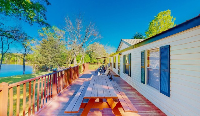 Lakefront home with deck, grill, boat ramp & dock - snowbird-friendly in Saluda