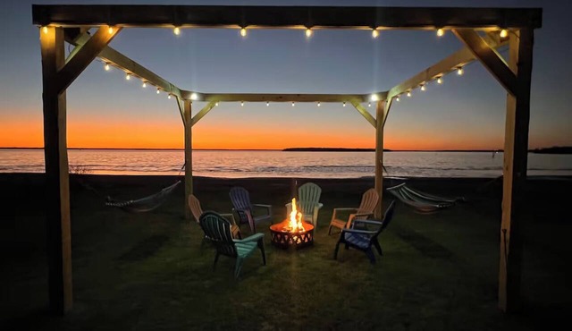 Lakefront home with Gorgeous sunset view