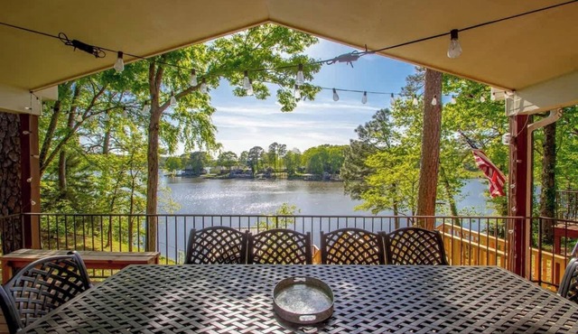 Lakefront House with Hot Tub, Dock, Game Room