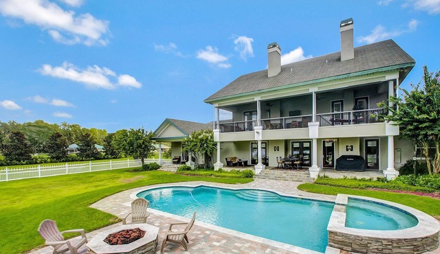 LakeFront Manor Executive Estate-5 Beds -4 1/2 bath 5200 square feet of luxury in Odessa