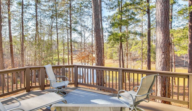 Lakefront McCormick Gem: Deck & Golf Course Views in McCormick