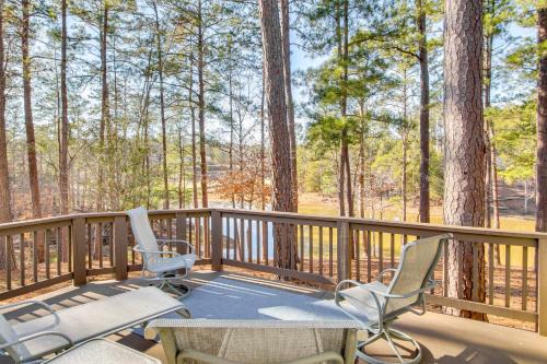 Lakefront McCormick Gem: Deck & Golf Course Views in McCormick