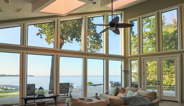 Lakefront Private Beach Luxury Home on Cedar Creek Lake
