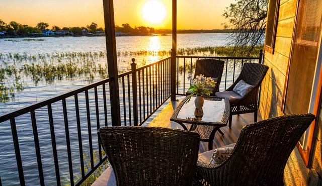 Lakefront Retreat, Pool, Hottub, Firepit 5BR, 5Bath