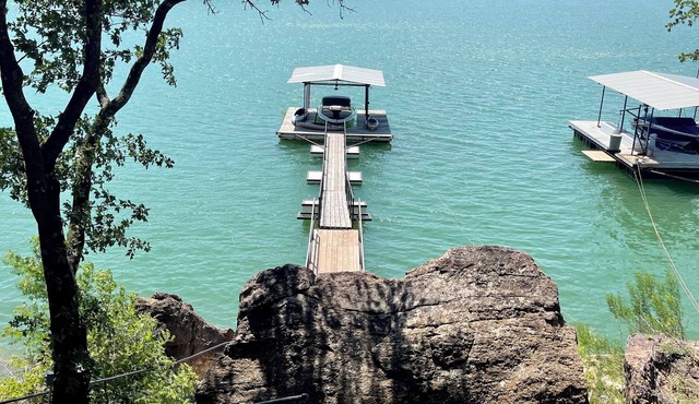 Lakehouse front property swim off pier!
