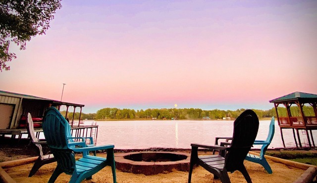 Lakehouse, Sleeps 6, Private Dock, Infinity Beach Pit, 2 Kayaks!