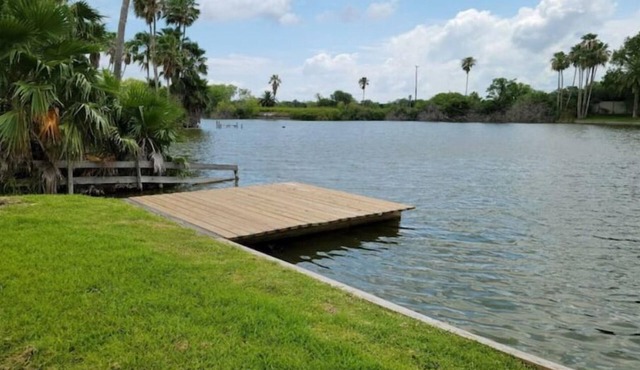 Lakeside A-Frame w/Deck for Fishing-Short Drive to South Padre Island, Space X. in Bayview