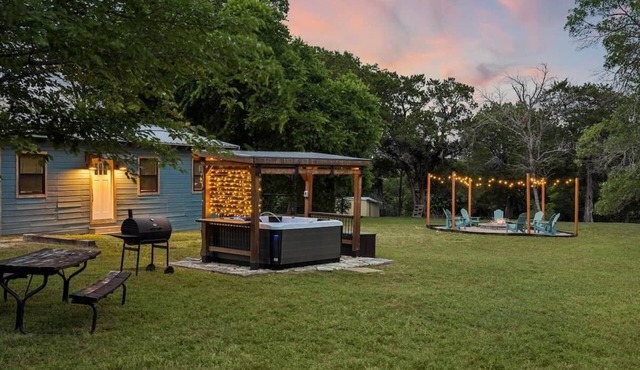 Lakeside Retreat, Hot Tub, Fire Pit, Sleeps 12