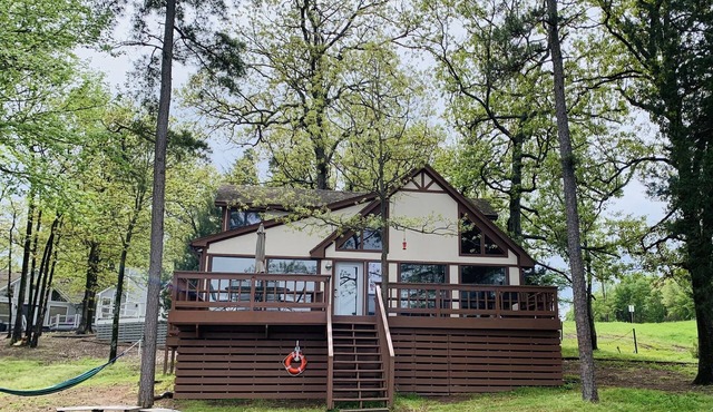 'Lakeview Canoe' Lakefront Cabin w/Private Dock & Boat Slip on Cypress Springs