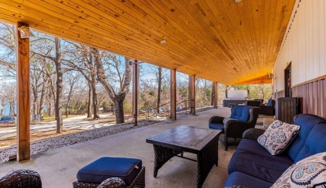Lakeview Group Getaway Sleeps 18