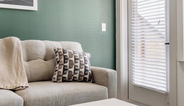 Landing | Amazing 1BD, Yoga Studio