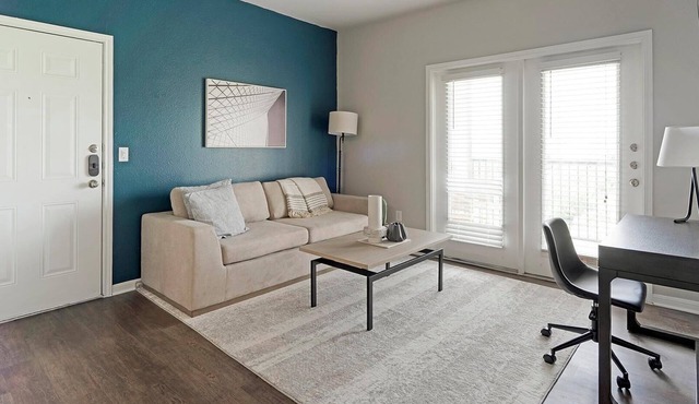 Landing | Beautiful 2BD, Gym, Pool