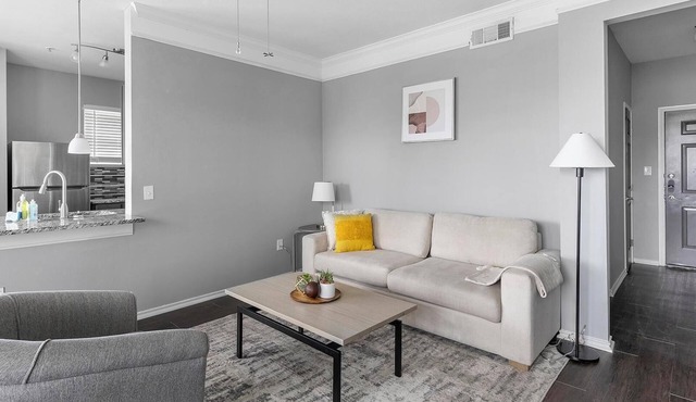 Landing | Beautiful 2BD, Pool, Clubhouse