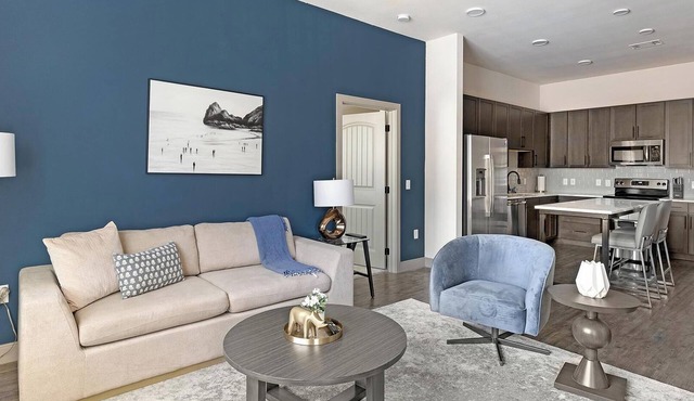 Landing | Beautiful 2BD, Clubhouse, Courtyard
