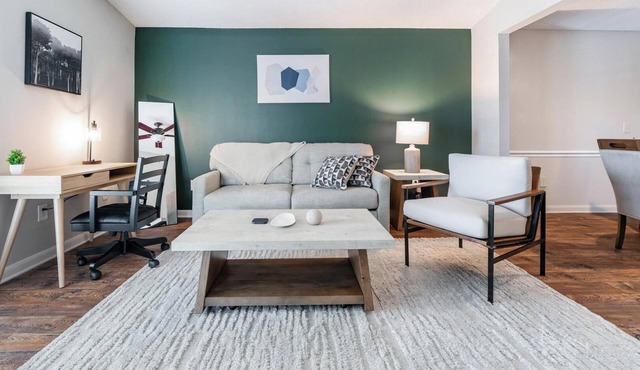Landing | Beautiful 2BD, Gym, Pool