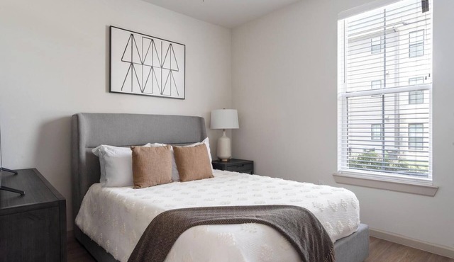 Landing | Chic 1BD, Clubhouse, Pool
