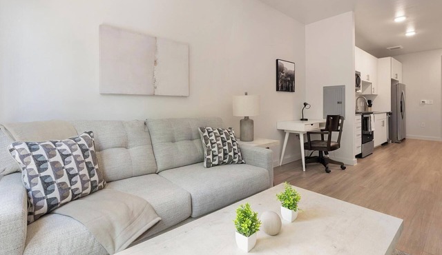 Landing | Chic 1BD, Gym, Pool