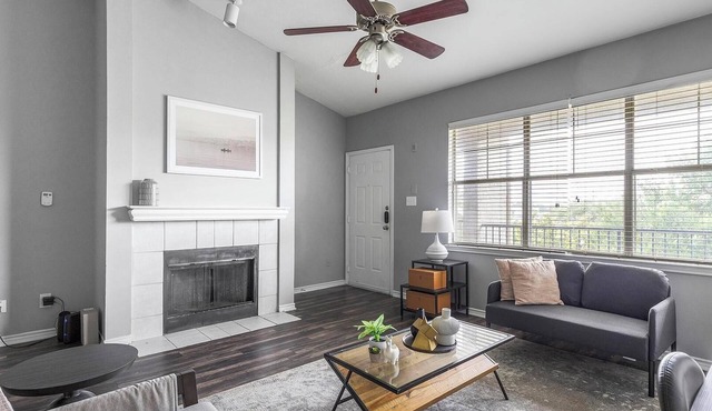 Landing | Chic 1BD, Pool, Clubhouse