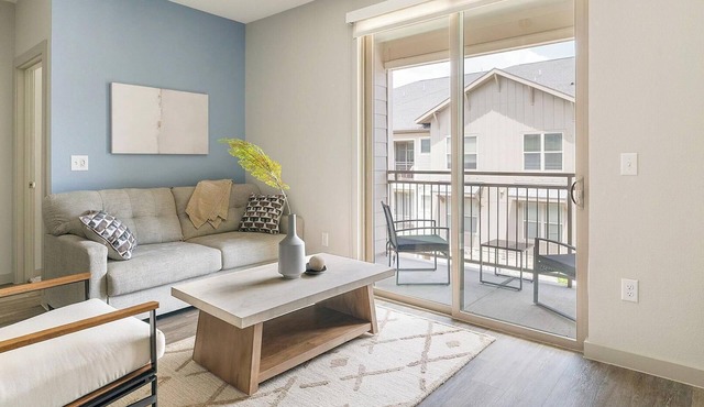 Landing | Chic 2BD, Gym