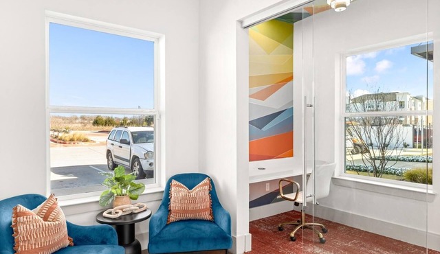 Landing | Chic 2BD, Gym
