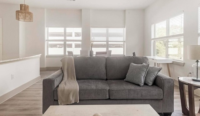 Landing | Chic 2BD, Yoga Studio, Courtyard
