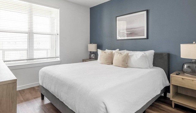 Landing | Modern 1BD, Clubhouse, Pool