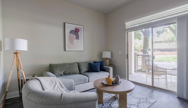 Landing | Stunning 1BD, Pool, Gym