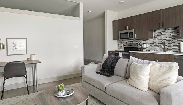 Landing | Stylish 1BD, Gym, Pool