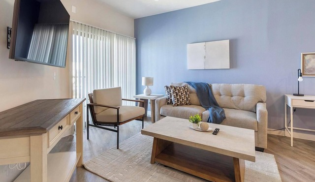 Landing | Stylish 1BD, Gym, Pool