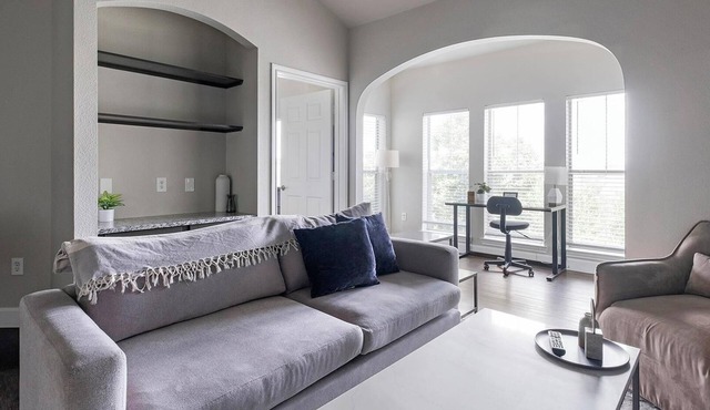 Landing | Stylish 1BD, Pool, Gym