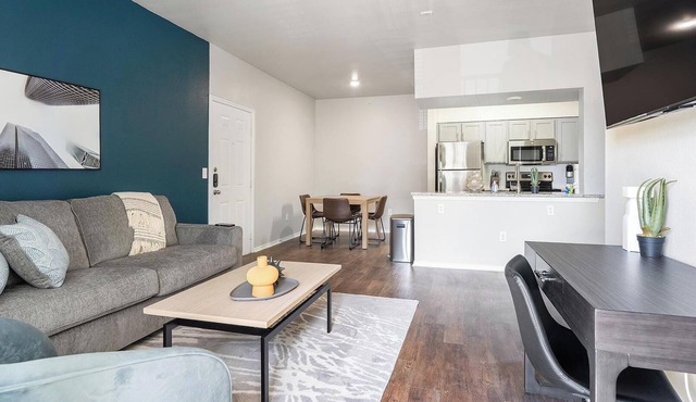 Landing | Stylish 1BD, Gym, Pool