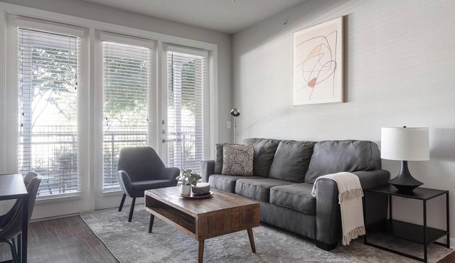 Landing | Stylish 2BD, Yoga Studio, Pool