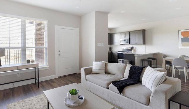 Landing | Stylish 3BD in Weatherford