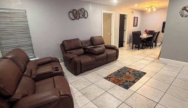 Large 6BR Fort Worth Home Sleeps 10+ Family & Group Friendly