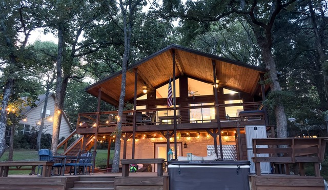 Large Cedar Creek Reservoir Lake House: patios, lake access, fishing & fire pit