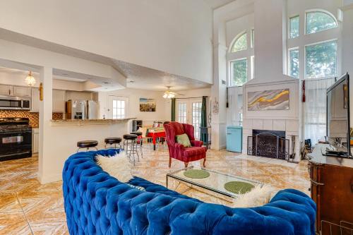 Large Families Welcome! Spacious Fort Worth Home