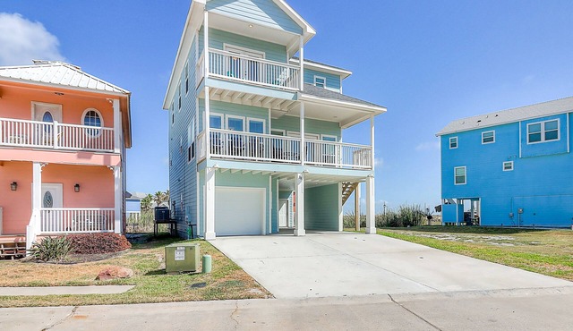 Large home with shared pool, WiFi, air hockey & two decks