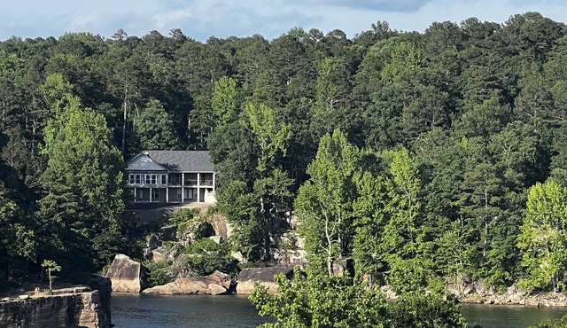Large House with Front Row View of the Cliffs