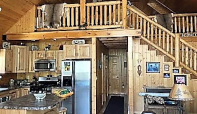 Large, modern cabin in enjoyable Crivitz, WI. Sleeps up to 14. in Crivitz