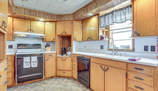 Large Yard & Grill: Oklahoma Family Hideaway!