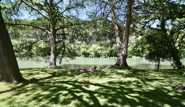 LAZY ACHERS - Beautiful Private Riverfront Getaway - Guadalupe River Hunt TX