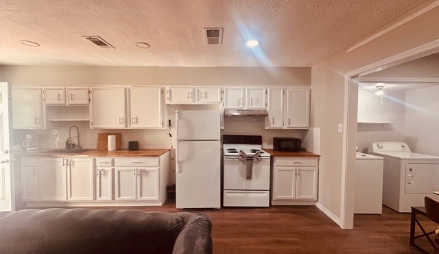 Let's Dance!-3 Bedroom/2 Full Bath House in Bossier