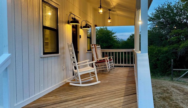 Little White Barn - Private 20 Acre Escape w/ Pond