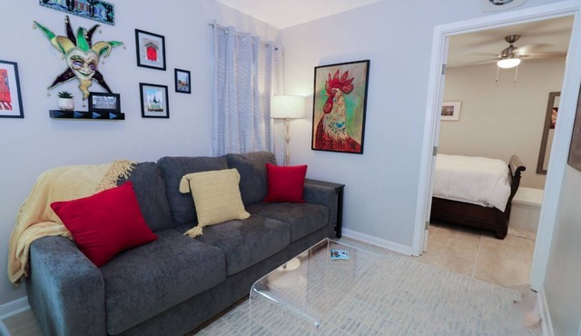 Location, Location, Location! Welcome to a charming 1BR in Uptown New Orleans.