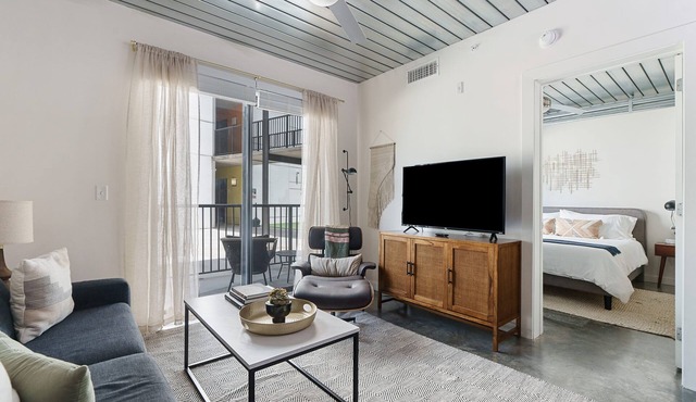 Lodgeur | Gorgeous 1BR loft w/patio | Midtown
