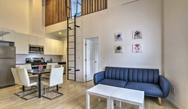 Loft 1700A two blocks from Bart and Amtrek in Richmond