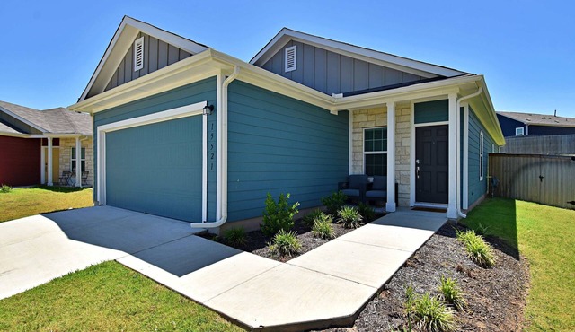 Longterm Rental | Communal Pool, BBQ & Playgrounds