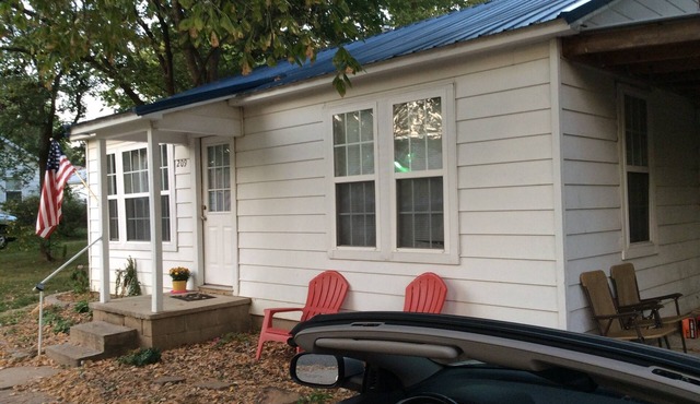 Looking for a cozy home away from home in scenic Northwest Arkansas?